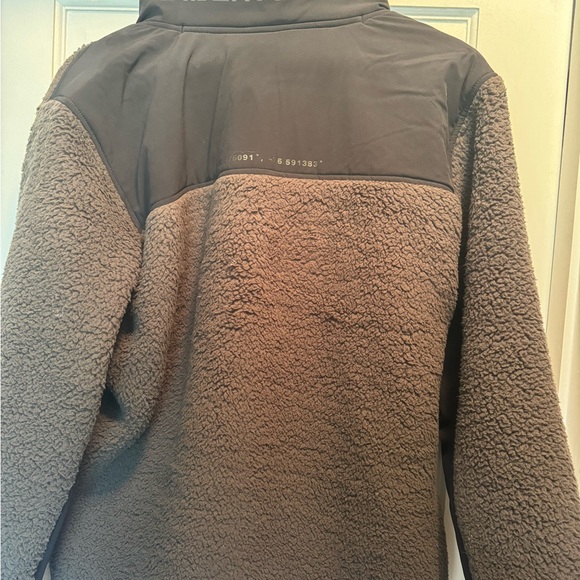 Men’s under armor light weight coat. - Picture 3 of 3